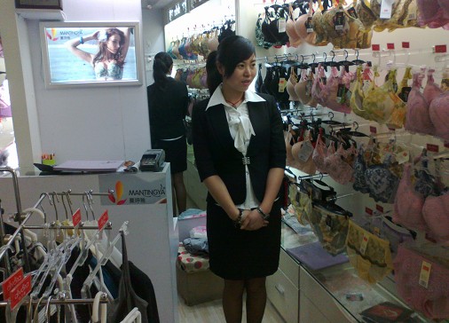 绍兴蔓婷雅修正内衣、迪芬娜常规<em>文胸</em>内衣专卖